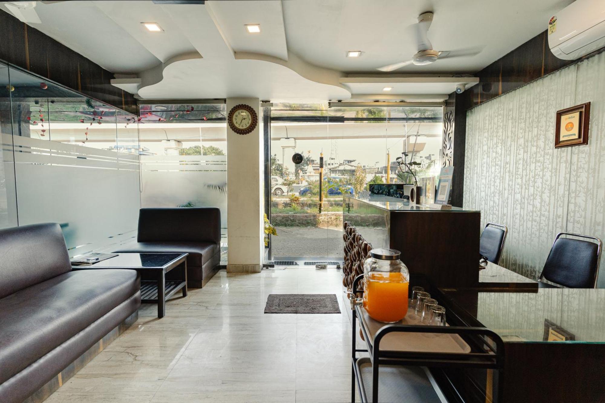 Hotel Sheldon International Near Science City Калькутта Экстерьер фото