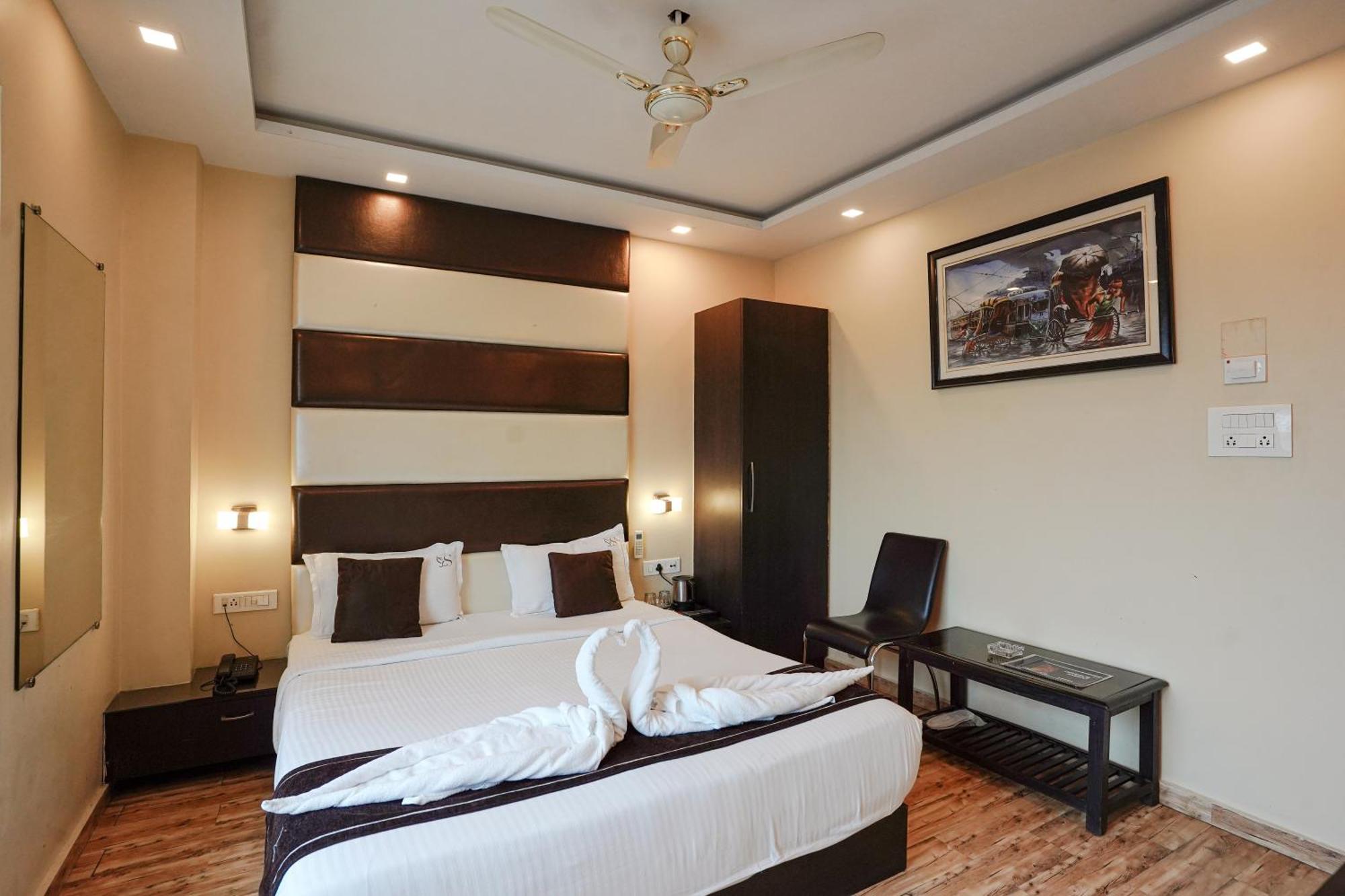 Hotel Sheldon International Near Science City Калькутта Экстерьер фото