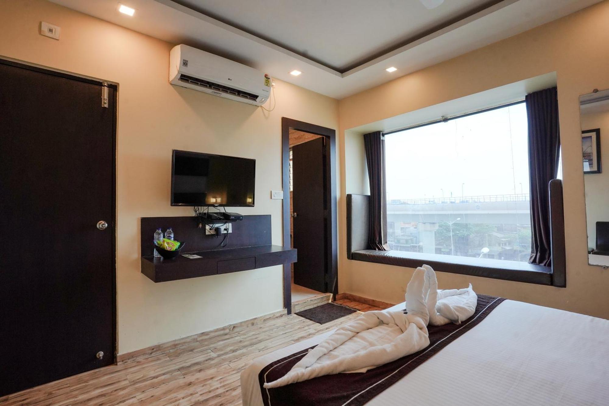 Hotel Sheldon International Near Science City Калькутта Экстерьер фото