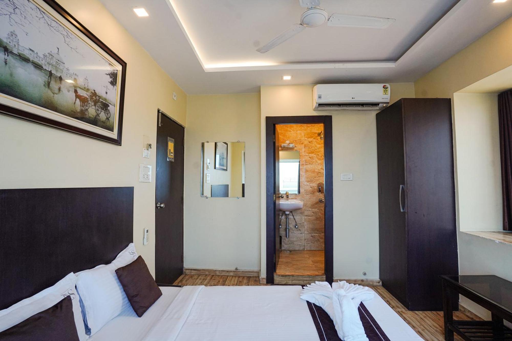 Hotel Sheldon International Near Science City Калькутта Экстерьер фото
