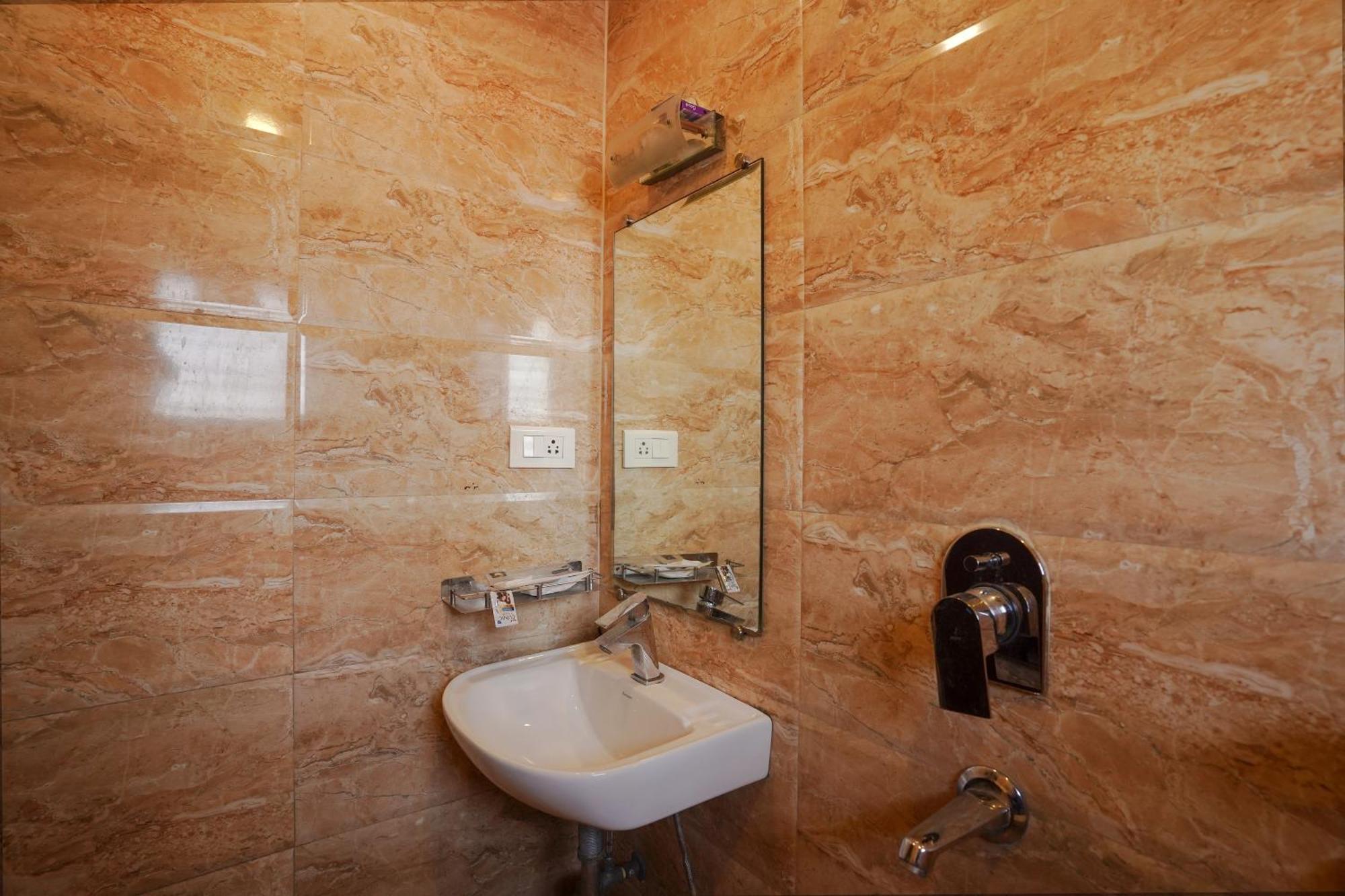 Hotel Sheldon International Near Science City Калькутта Экстерьер фото