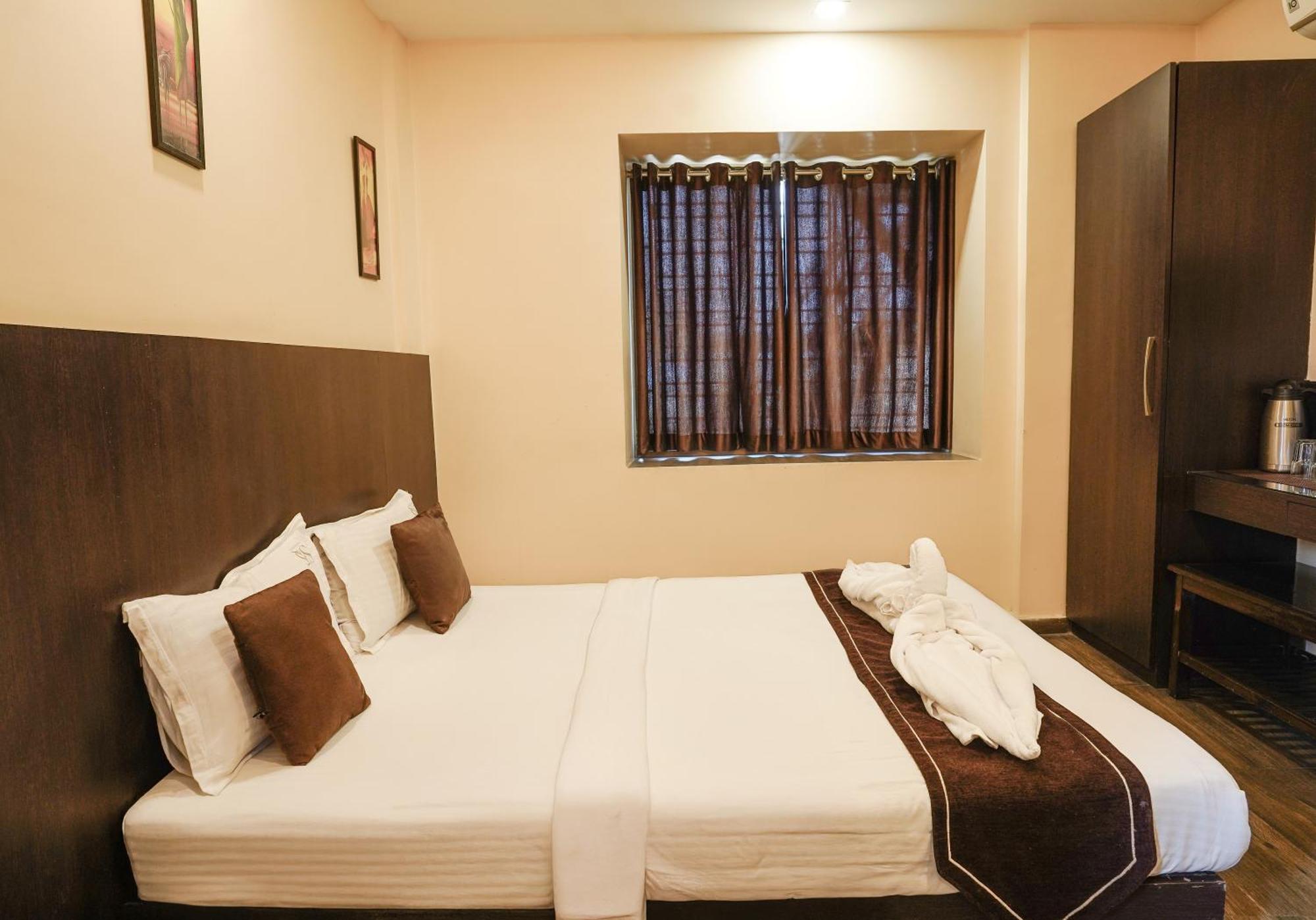 Hotel Sheldon International Near Science City Калькутта Экстерьер фото